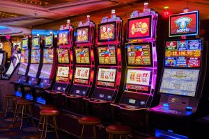 Way to earn with entertainment via online gambling